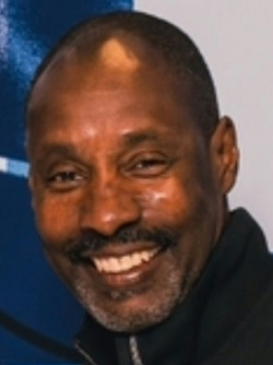 Derek Thomas headshot